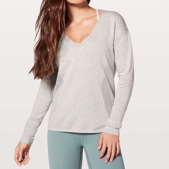 lululemon athletica Sweaters - Lululemon gray Movement V-neck sweater sz 10